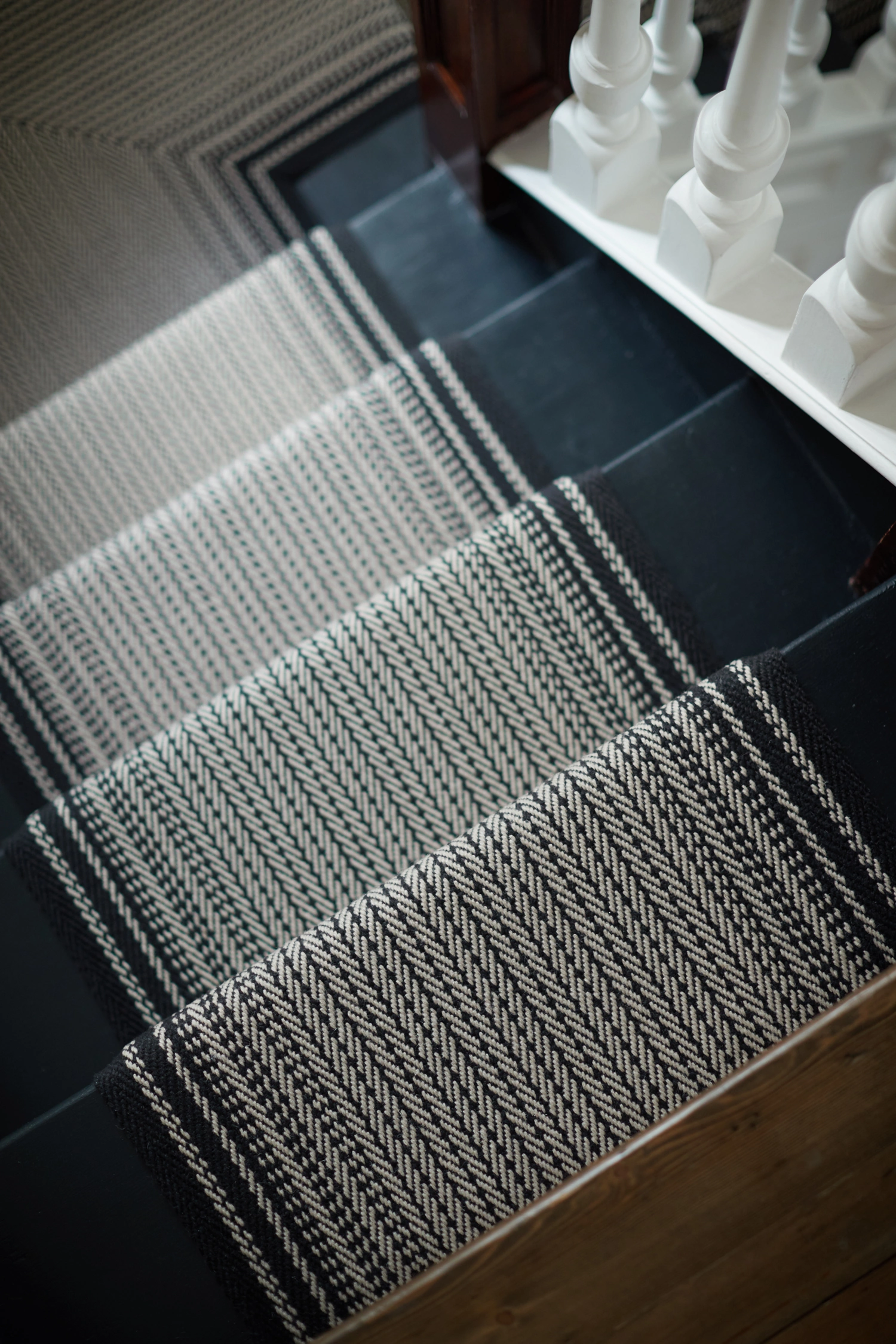 A white knit pattern runway carpet